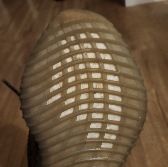 Yezzy 360 - Picture 3 of 5